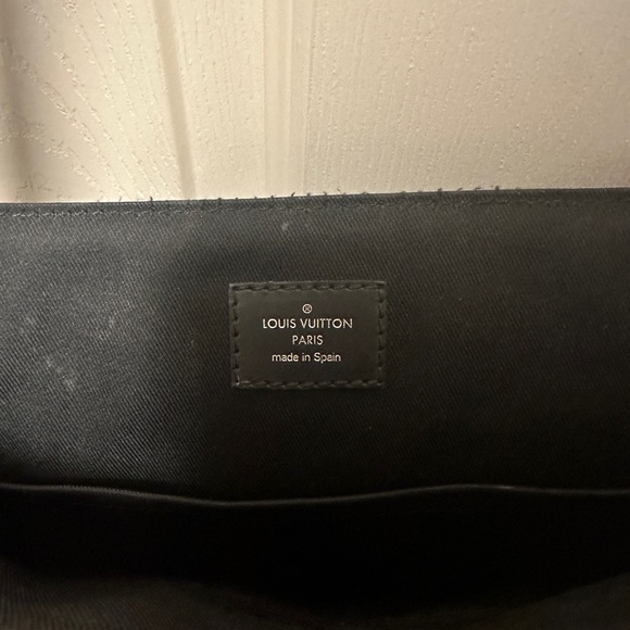 LOUIS VUITTON DISTRICT NM MESSENGER BAG - DAMIER GRAPHITE PM - Picture 5 of 13